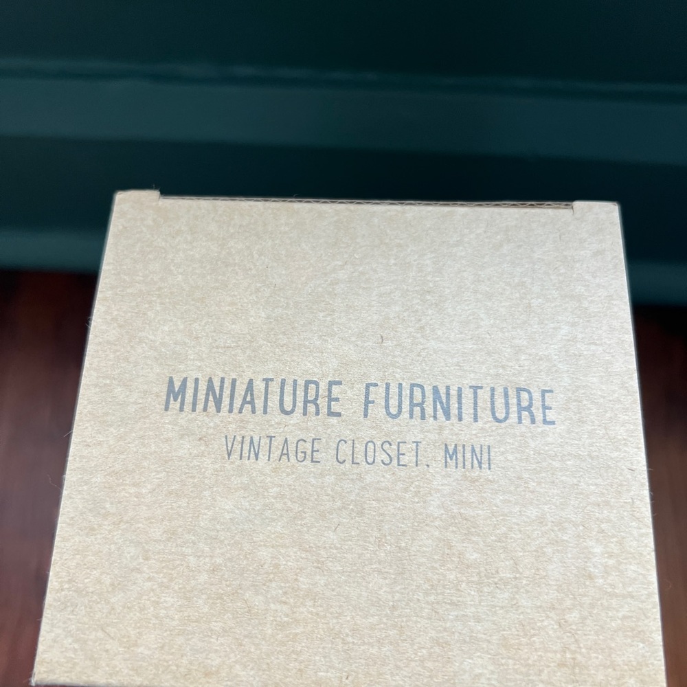 Maileg Mini Vintage Closet - Picture 2 of 7